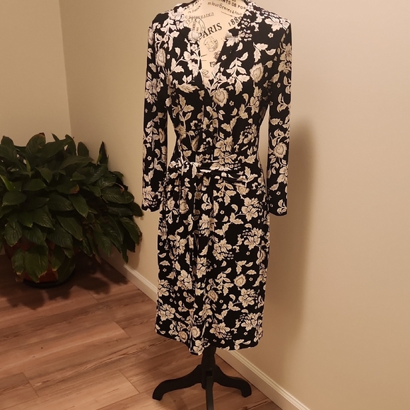 White House Black Market Black and White Long Sleeve Sheath Dress - Picture 3 of 9